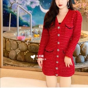 Red fashion sweater dress with exquisite workmanship